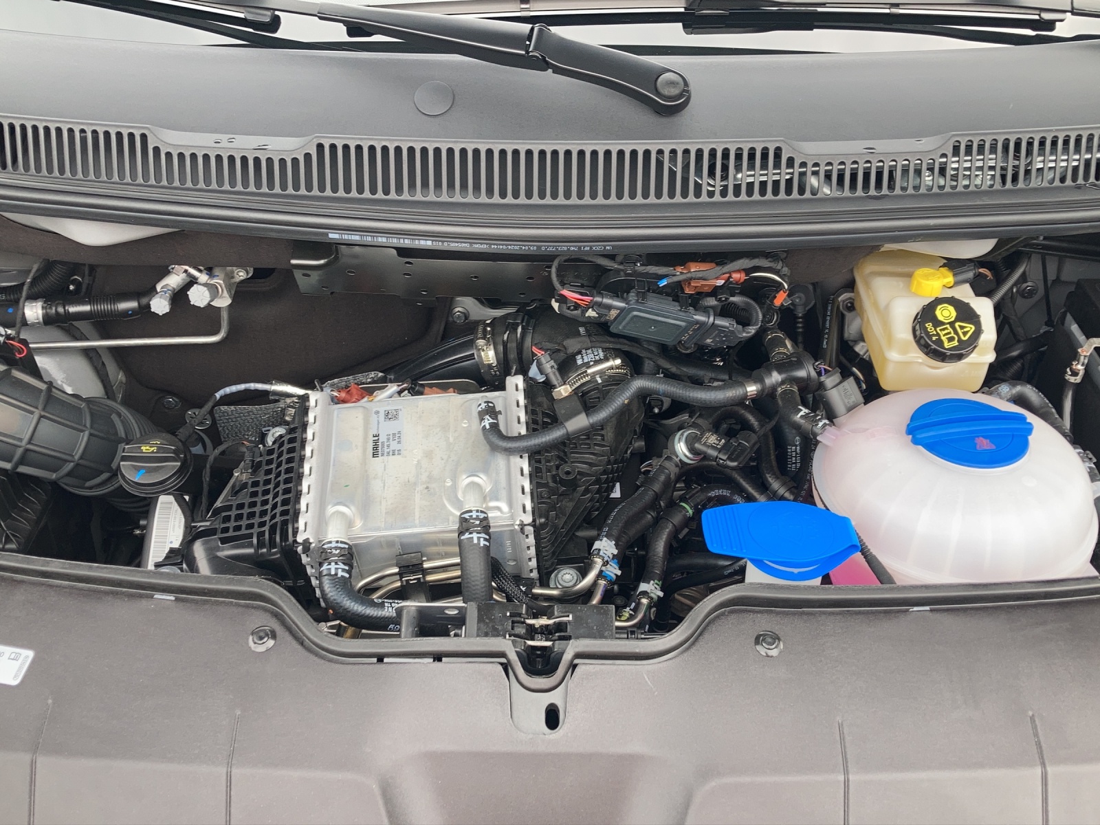 Fahrzeugabbildung Volkswagen T6 Caravelle T6.1 NAVI CLIMATR. SHZ RFK ACC