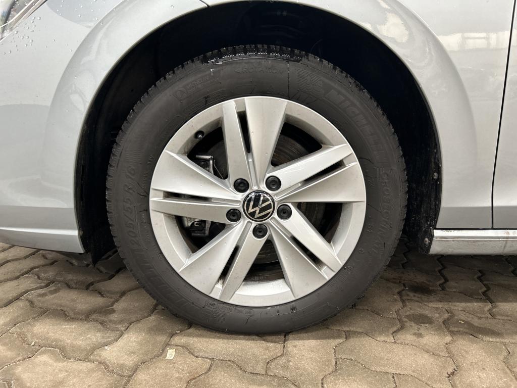 Fahrzeugabbildung Volkswagen Golf VIII Variant TDI Life DSG LED Navi AID HUD ACC RFK SH LM