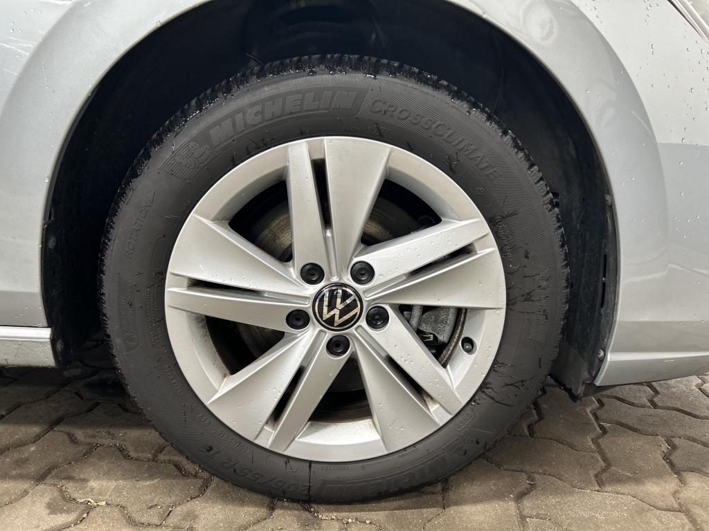 Fahrzeugabbildung Volkswagen Golf VIII Variant TDI Life DSG LED Navi AID HUD ACC RFK SH LM