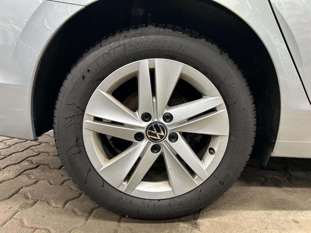 Fahrzeugabbildung Volkswagen Golf VIII Variant TDI Life DSG LED Navi AID HUD ACC RFK SH LM