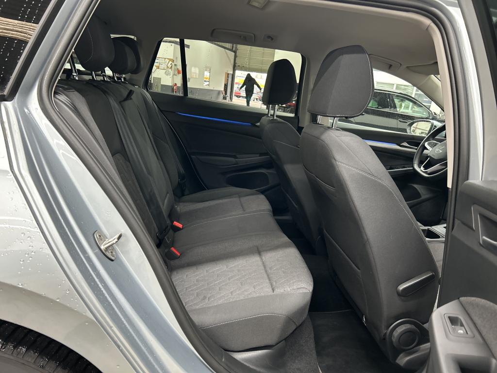 Fahrzeugabbildung Volkswagen Golf VIII Variant TDI Life DSG LED Navi AID HUD ACC RFK SH LM