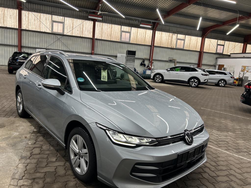 Fahrzeugabbildung Volkswagen Golf VIII Variant TDI Life DSG LED Navi AID HUD ACC RFK SH LM