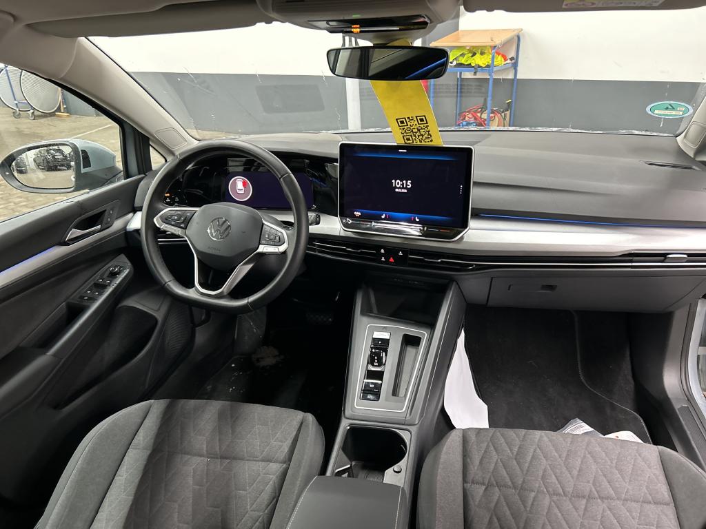 Fahrzeugabbildung Volkswagen Golf VIII Variant TDI Life DSG LED Navi AID HUD ACC RFK SH LM