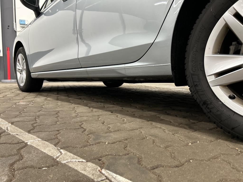 Fahrzeugabbildung Volkswagen Golf VIII Variant TDI Life DSG LED Navi AID HUD ACC RFK SH LM