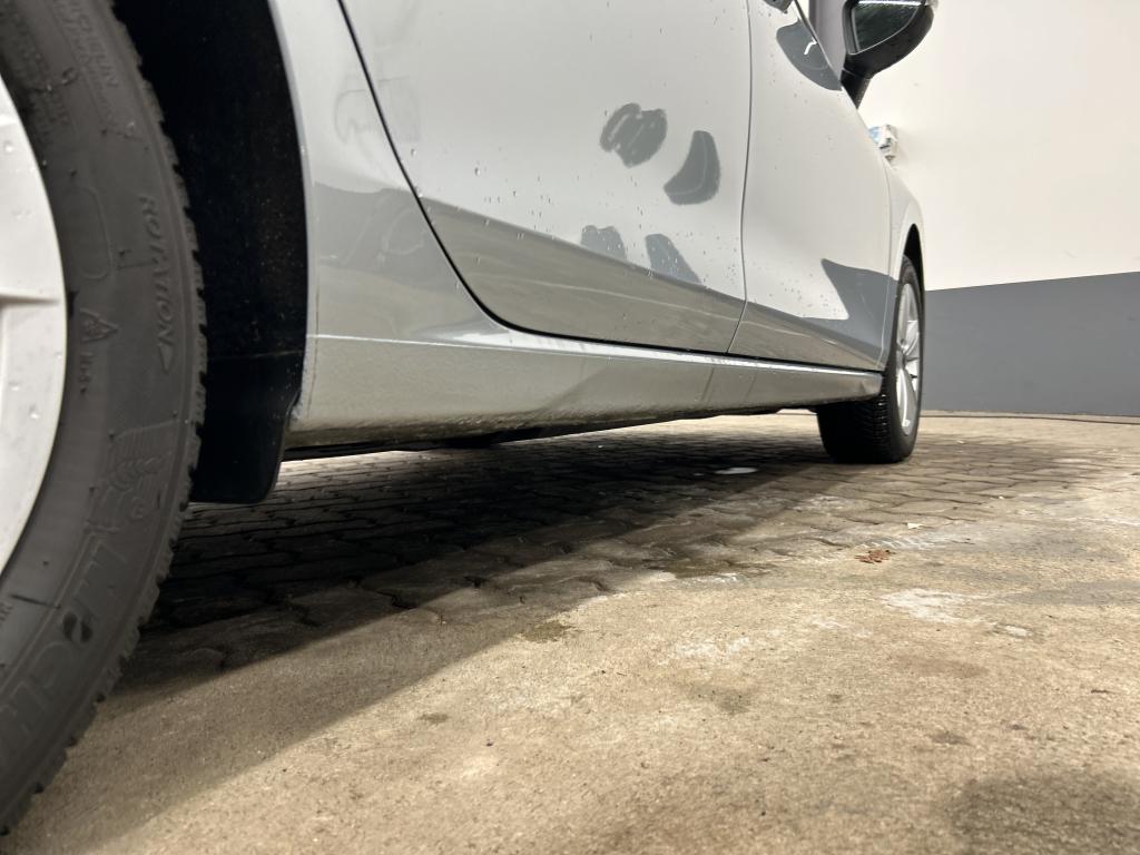 Fahrzeugabbildung Volkswagen Golf VIII Variant TDI Life DSG LED Navi AID HUD ACC RFK SH LM