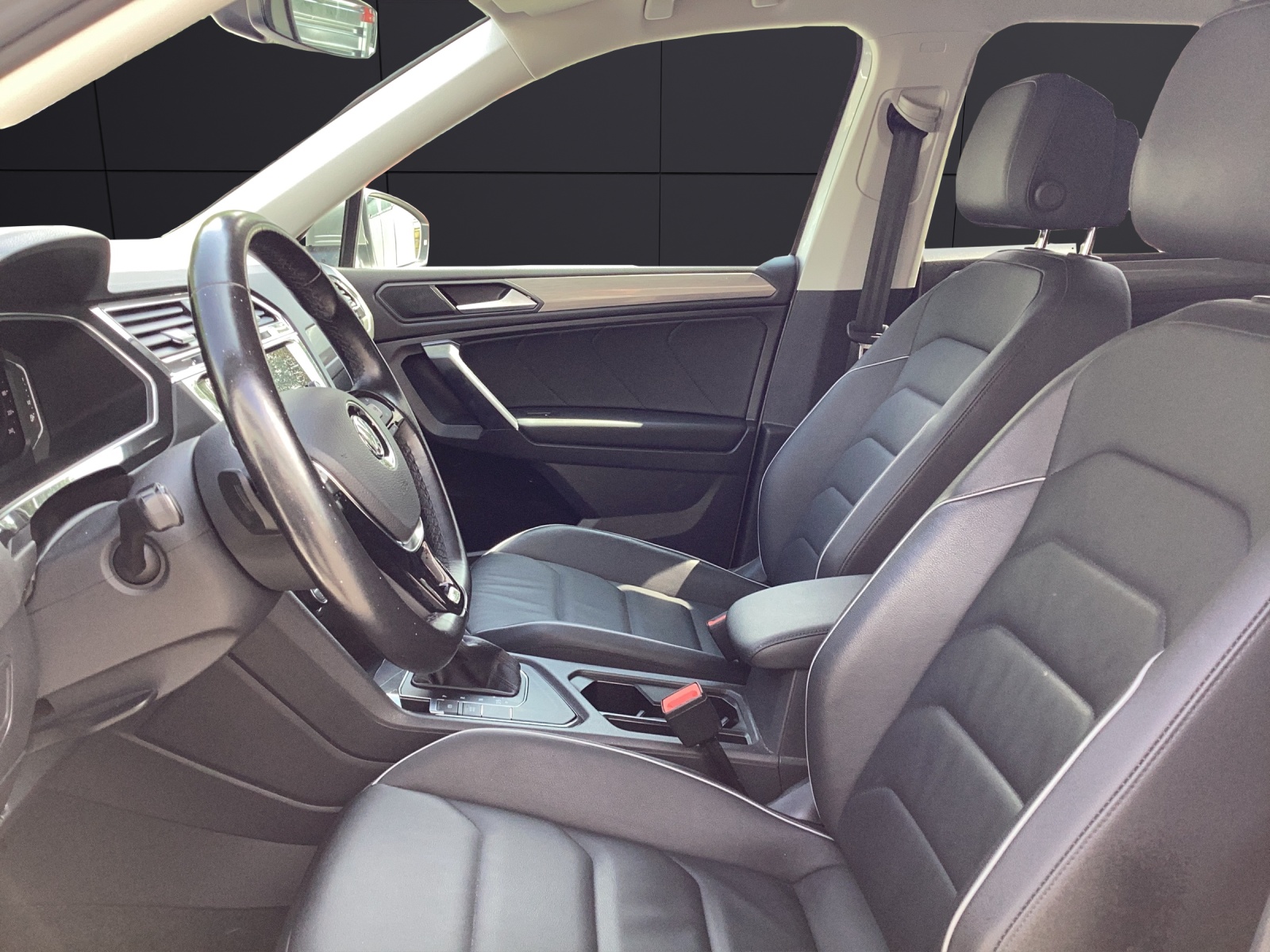 Fahrzeugabbildung Volkswagen Tiguan Allspace TDI DSG Standhzg Leder 360° Kamera LED Navi AID ACC