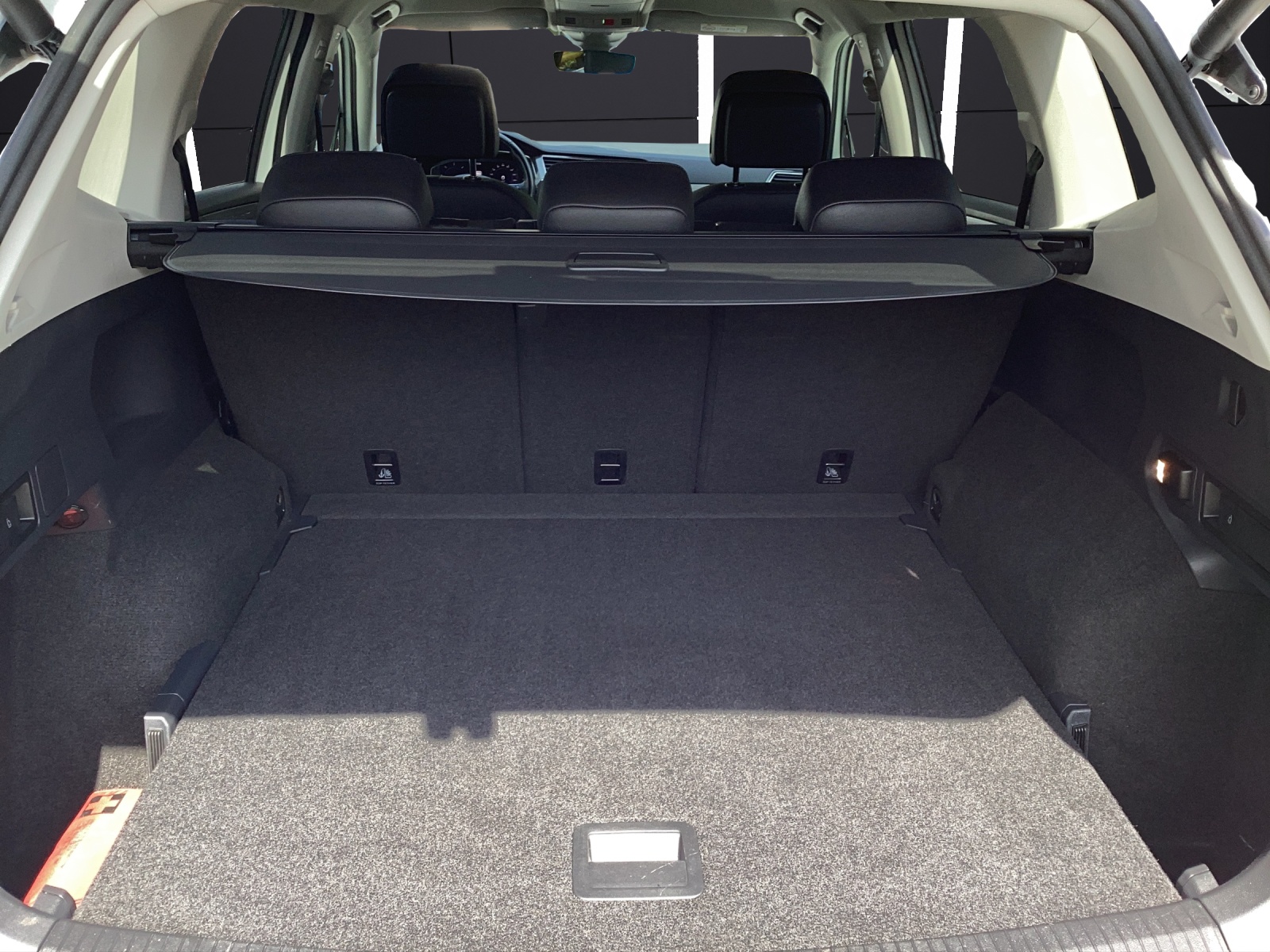 Fahrzeugabbildung Volkswagen Tiguan Allspace TDI DSG Standhzg Leder 360° Kamera LED Navi AID ACC