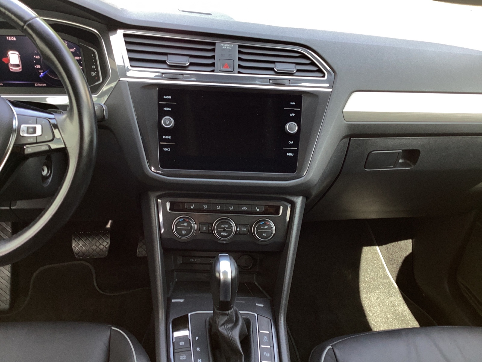 Fahrzeugabbildung Volkswagen Tiguan Allspace TDI DSG Standhzg Leder 360° Kamera LED Navi AID ACC