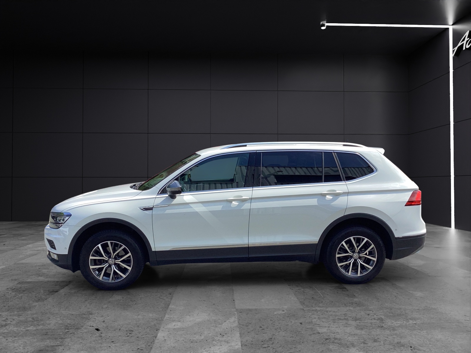 Fahrzeugabbildung Volkswagen Tiguan Allspace TDI DSG Standhzg Leder 360° Kamera LED Navi AID ACC