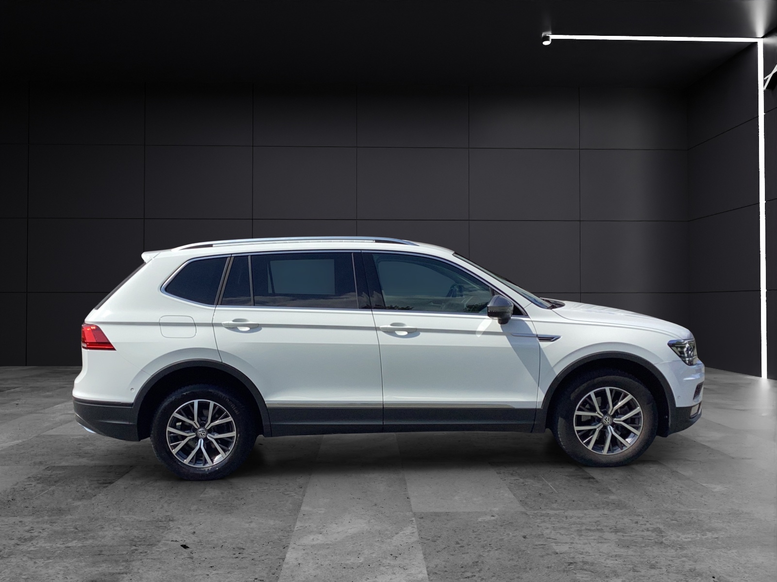 Fahrzeugabbildung Volkswagen Tiguan Allspace TDI DSG Standhzg Leder 360° Kamera LED Navi AID ACC