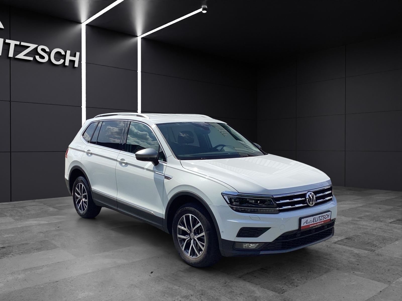 Fahrzeugabbildung Volkswagen Tiguan Allspace TDI DSG Standhzg Leder 360° Kamera LED Navi AID ACC