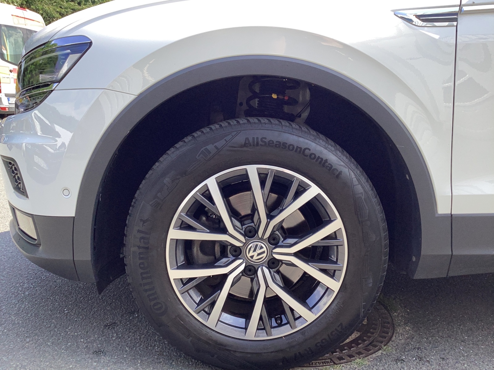 Fahrzeugabbildung Volkswagen Tiguan Allspace TDI DSG Standhzg Leder 360° Kamera LED Navi AID ACC