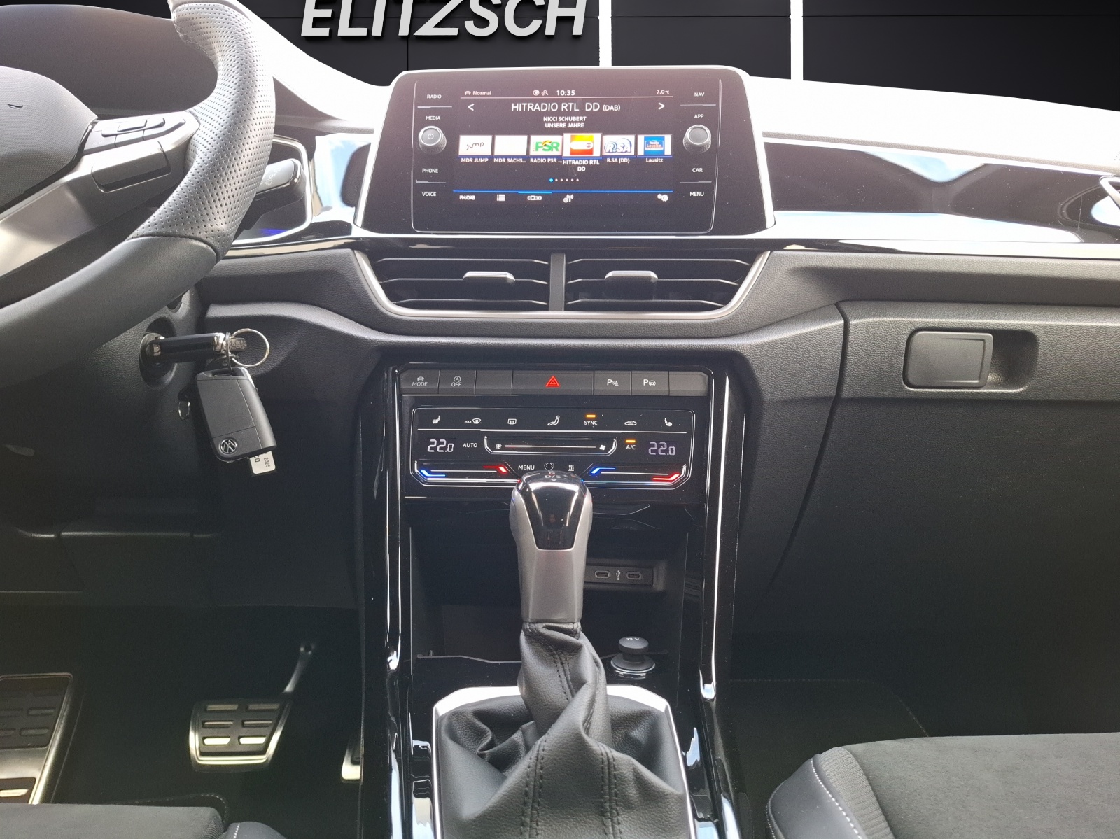 Fahrzeugabbildung Volkswagen T-Roc TSI R-Line DSG Standhzg LEDplus Navi AID ACC RFK SH