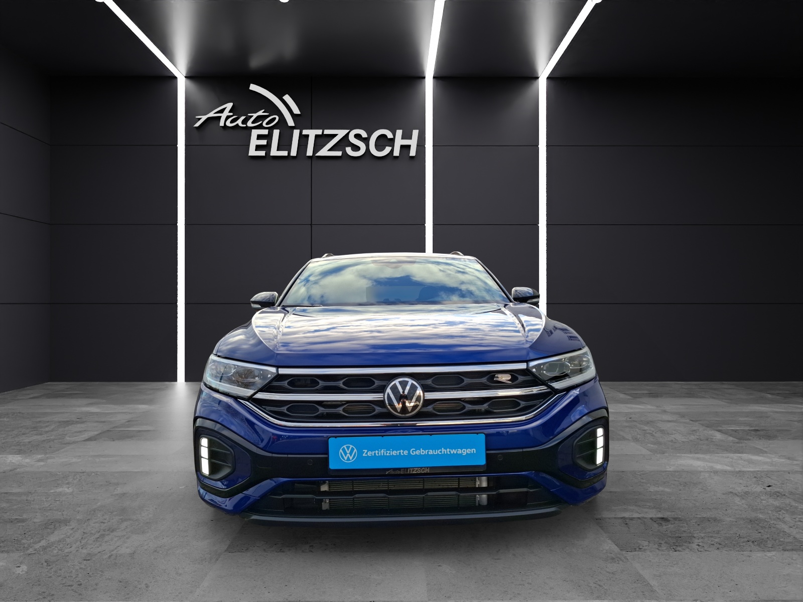 Fahrzeugabbildung Volkswagen T-Roc TSI R-Line DSG Standhzg LEDplus Navi AID ACC RFK SH