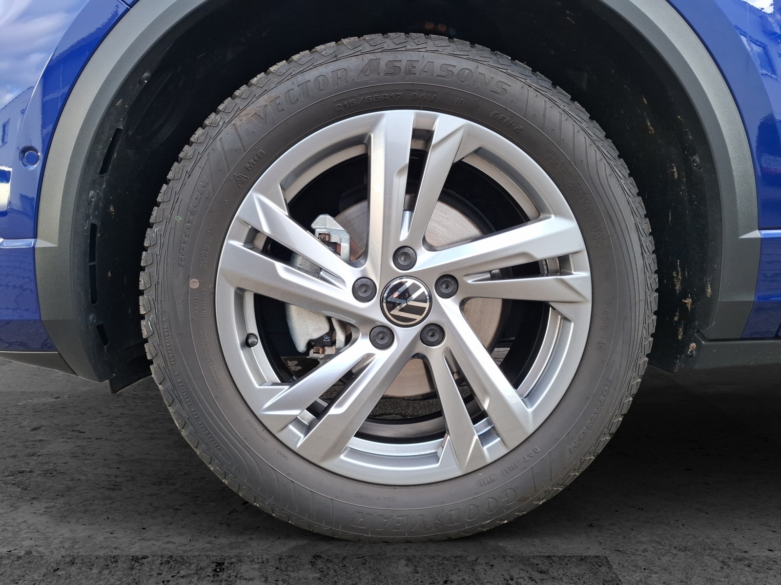 Fahrzeugabbildung Volkswagen T-Roc TSI R-Line DSG Standhzg LEDplus Navi AID ACC RFK SH