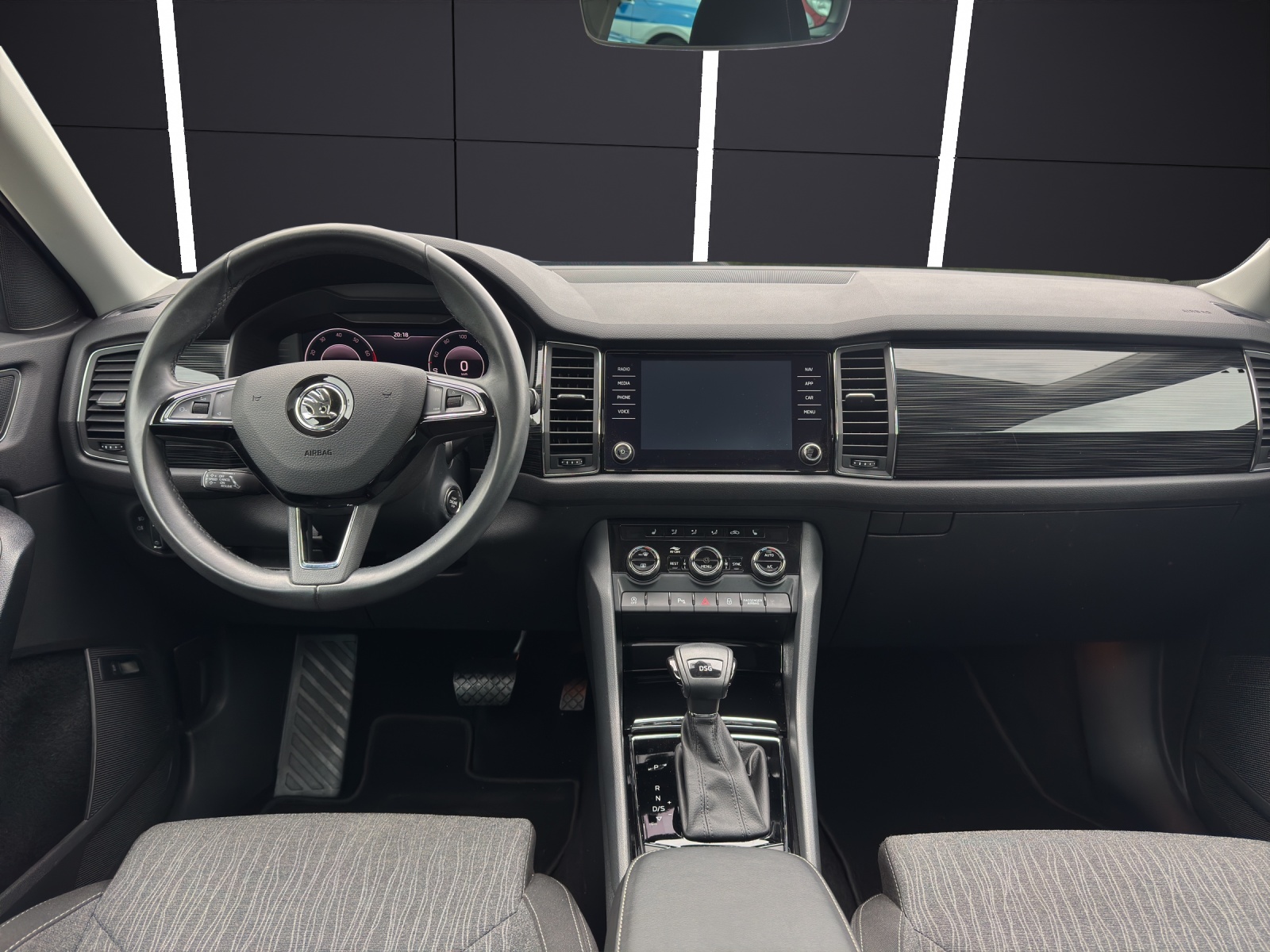 Fahrzeugabbildung SKODA Kodiaq TSI Style DSG LED Navi Pano AID ACC PDC SH LM