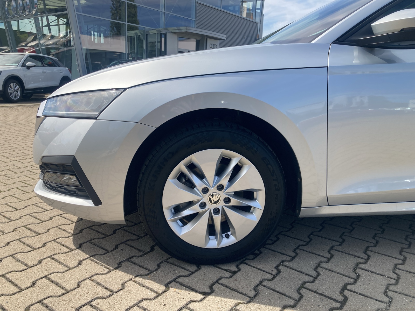 Fahrzeugabbildung SKODA Octavia Combi TDI Ambition LED AHK Navi PDC SH