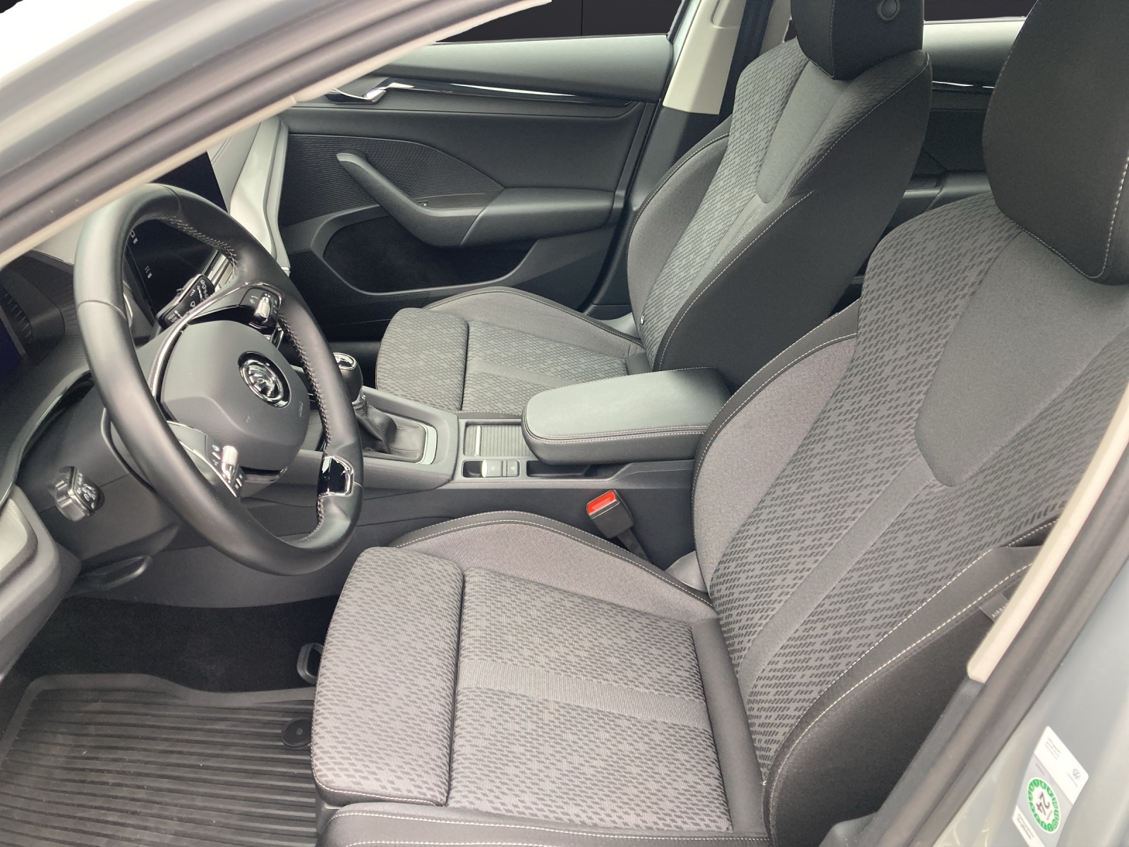 Fahrzeugabbildung SKODA Octavia Combi TDI Ambition LED AHK Navi PDC SH