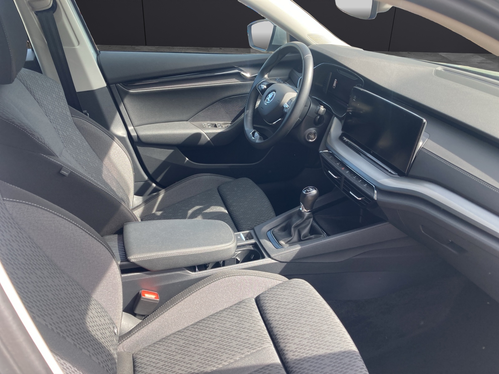 Fahrzeugabbildung SKODA Octavia Combi TDI Ambition LED AHK Navi PDC SH