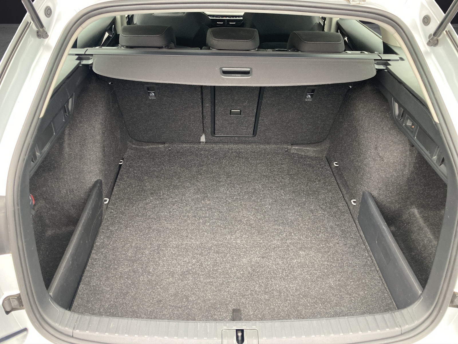 Fahrzeugabbildung SKODA Octavia Combi TDI Ambition LED AHK Navi PDC SH