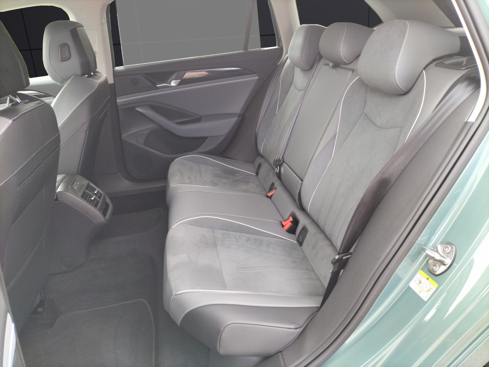 Fahrzeugabbildung Volkswagen Passat Business eTSI DSG LED ACC AHK SHZ Massage RearView Navi