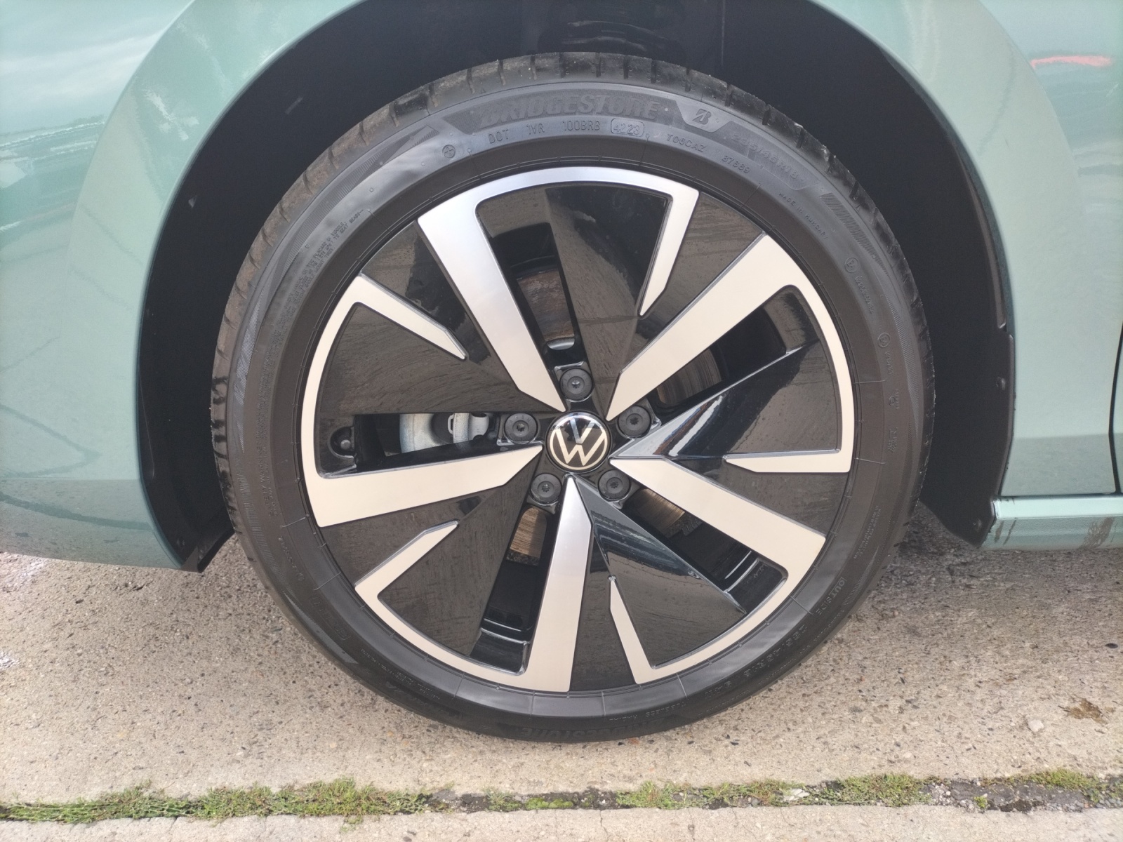 Fahrzeugabbildung Volkswagen Passat Business eTSI DSG LED ACC AHK SHZ Massage RearView Navi