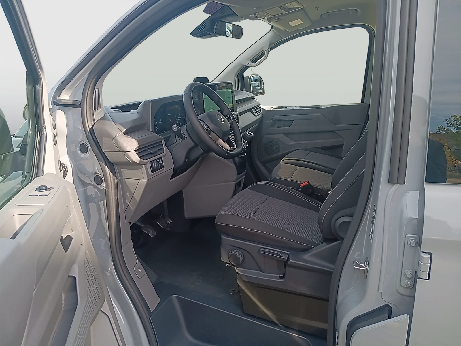 Fahrzeugabbildung Volkswagen T7 Transporter DOKA Pritsche TDI LR AHK KLIMA RFK SITZH.