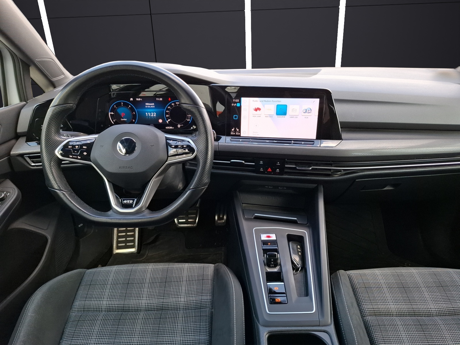 Fahrzeugabbildung Volkswagen Golf VIII GTD LEDplus Navi AID ACC PDC SH 19