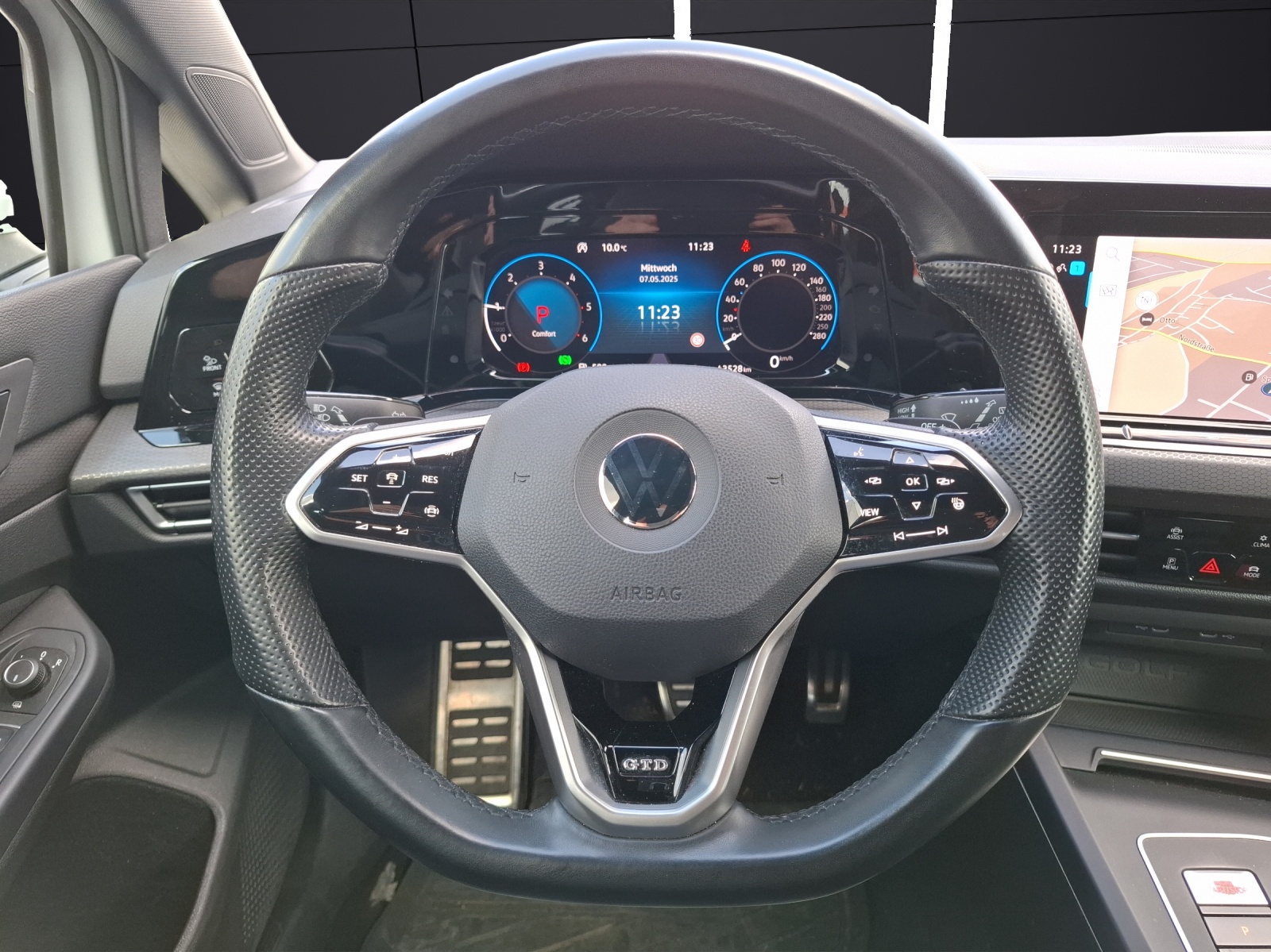 Fahrzeugabbildung Volkswagen Golf VIII GTD LEDplus Navi AID ACC PDC SH 19