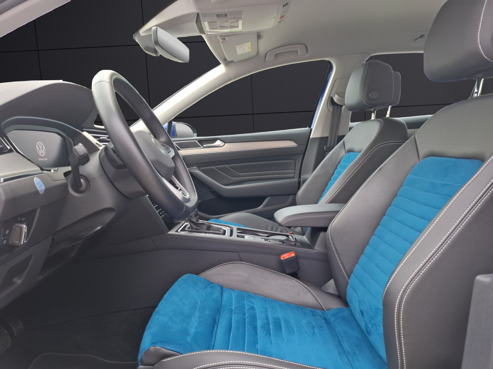 Fahrzeugabbildung Volkswagen Passat Variant TDI R-Line Elegance DSG Matrix AHK Navi AID ACC RFK