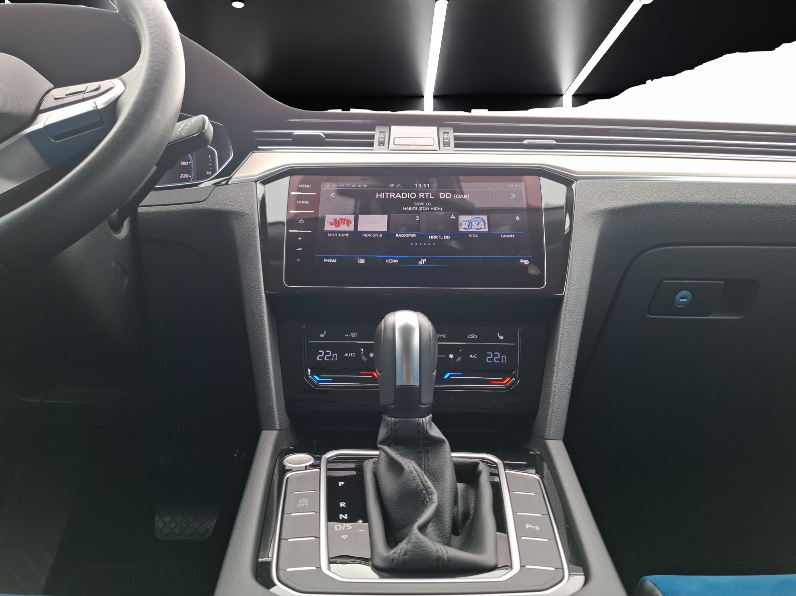 Fahrzeugabbildung Volkswagen Passat Variant TDI R-Line Elegance DSG Matrix AHK Navi AID ACC RFK