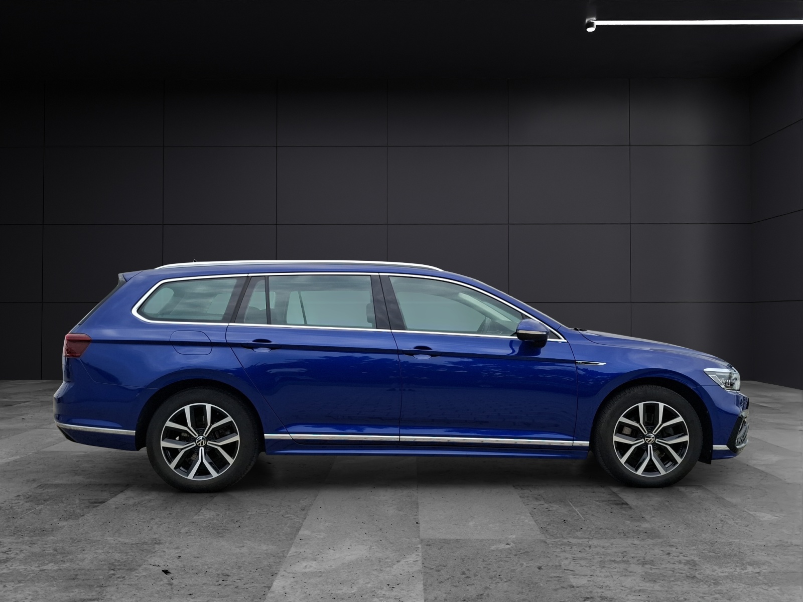Fahrzeugabbildung Volkswagen Passat Variant TDI R-Line Elegance DSG Matrix AHK Navi AID ACC RFK