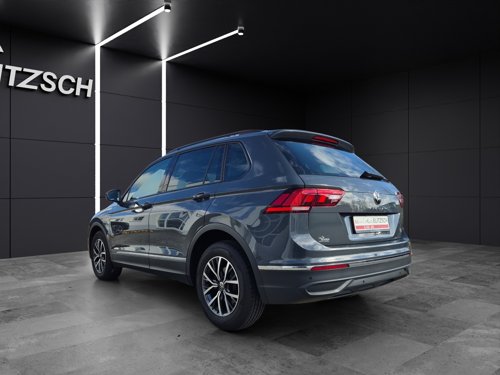 Fahrzeugabbildung Volkswagen Tiguan TDI Life DSG LED Navi AHK ACC Park-Assist SH LM