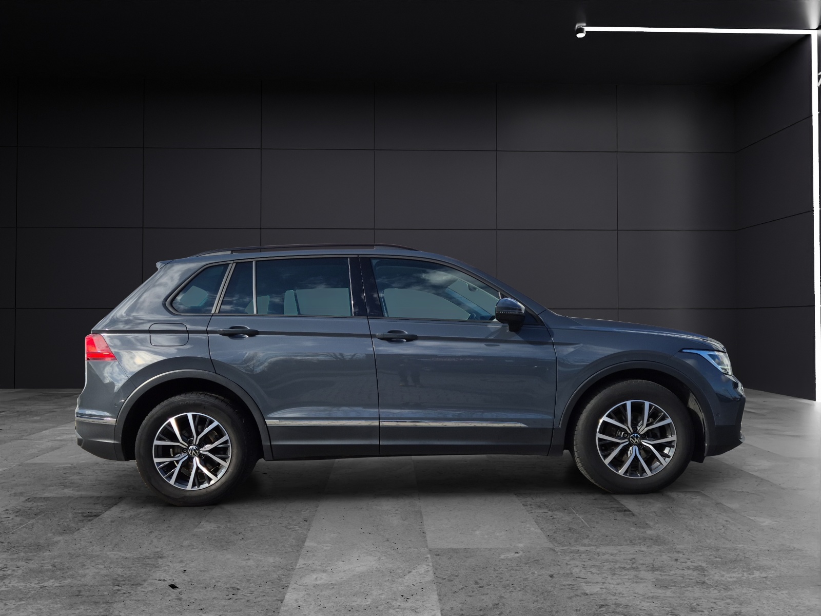 Fahrzeugabbildung Volkswagen Tiguan TDI Life DSG LED Navi AHK ACC Park-Assist SH LM