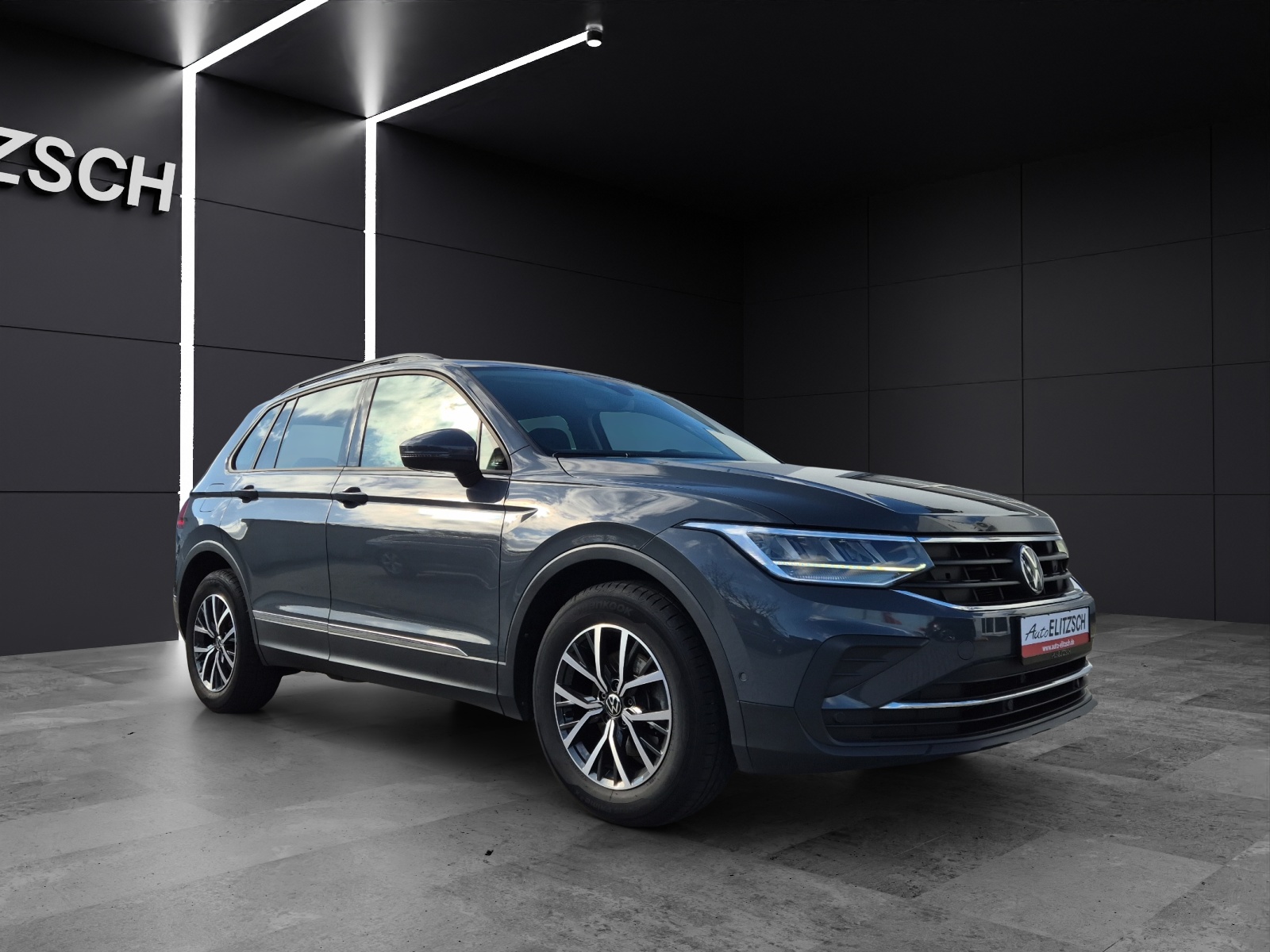 Fahrzeugabbildung Volkswagen Tiguan TDI Life DSG LED Navi AHK ACC Park-Assist SH LM
