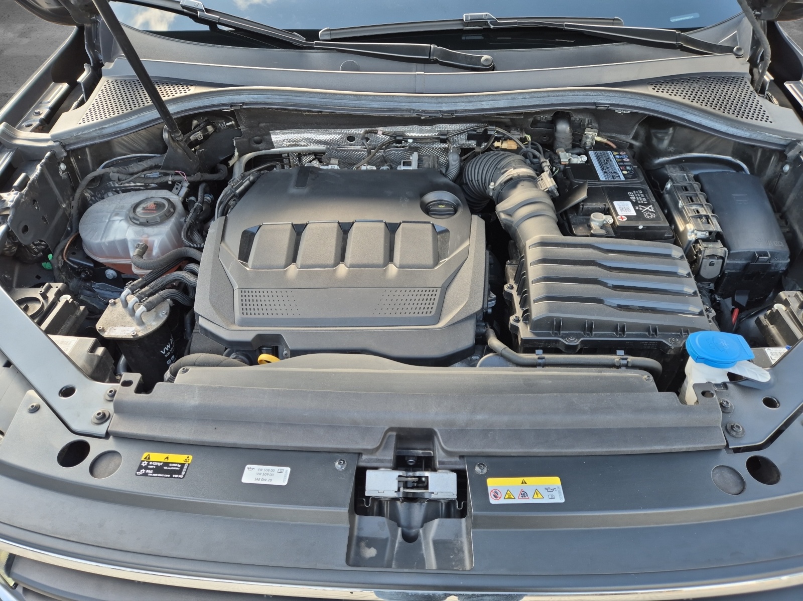 Fahrzeugabbildung Volkswagen Tiguan TDI Life DSG LED Navi AHK ACC Park-Assist SH LM