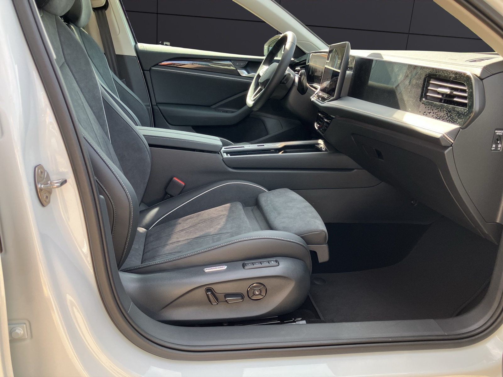 Fahrzeugabbildung Volkswagen Passat TDI Business IQ-LED DCC AHZV Business-Premium