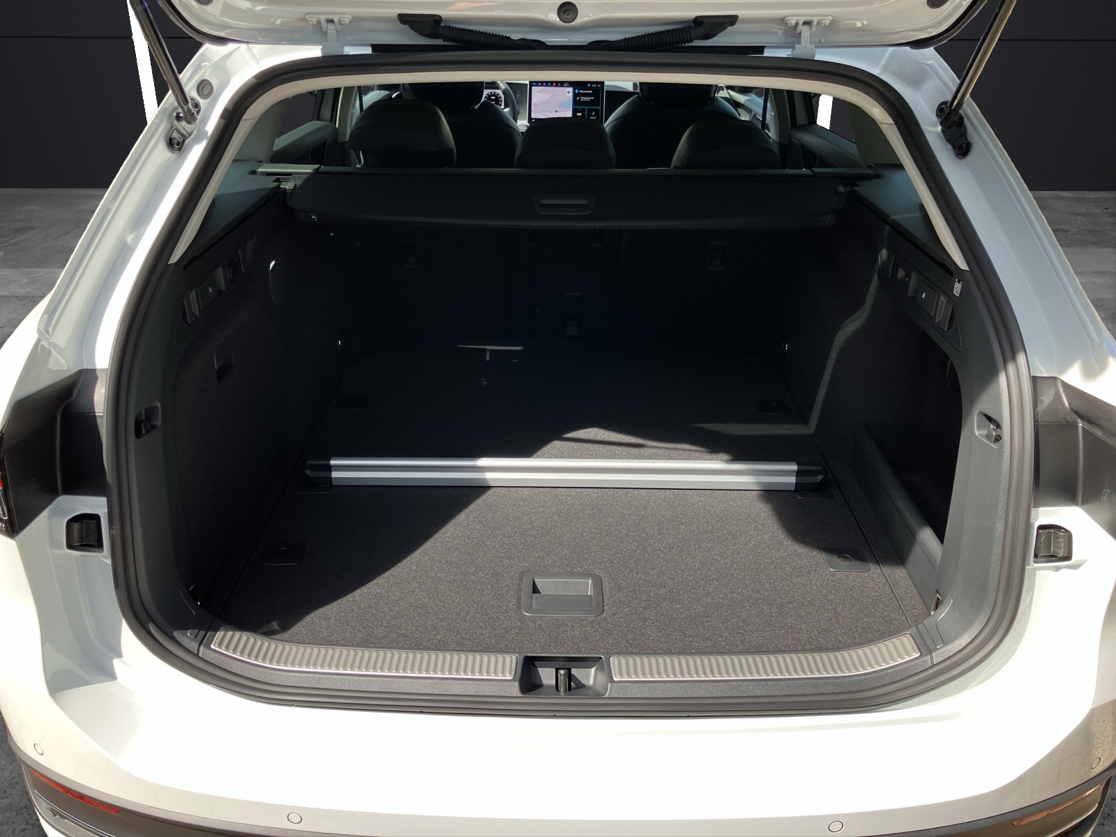 Fahrzeugabbildung Volkswagen Passat TDI Business IQ-LED DCC AHZV Business-Premium
