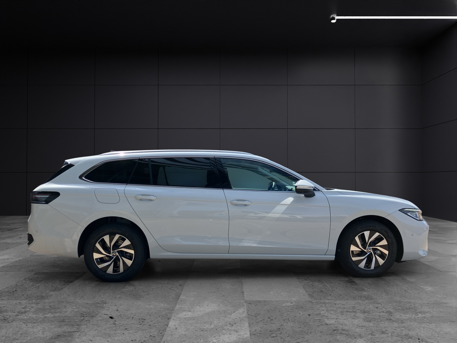 Fahrzeugabbildung Volkswagen Passat TDI Business IQ-LED DCC AHZV Business-Premium