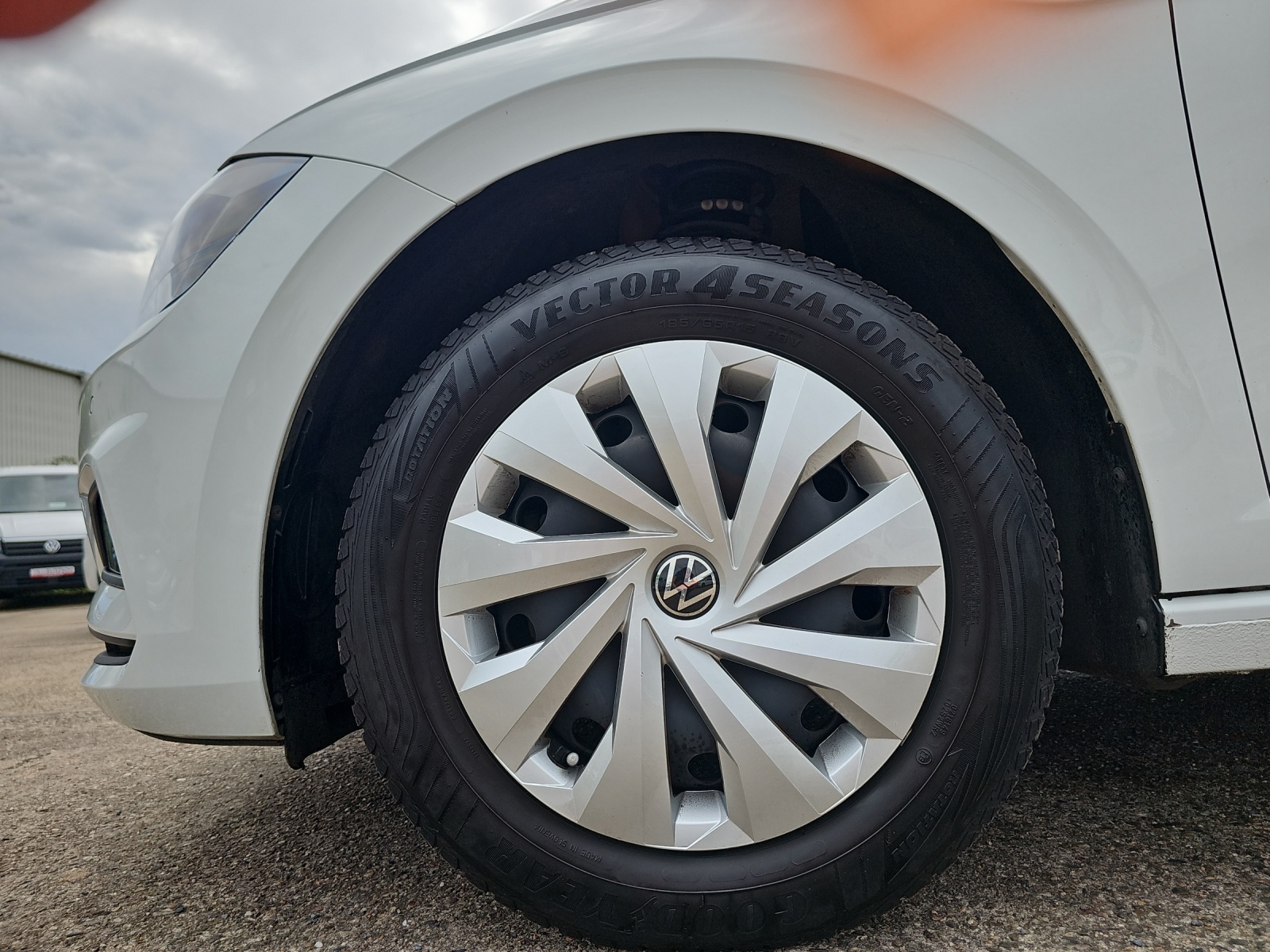 Fahrzeugabbildung Volkswagen Polo Comfortline SHZ PDC DAB+ WeConnect Klima