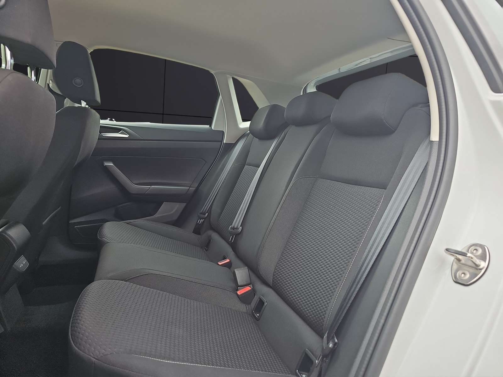 Fahrzeugabbildung Volkswagen Polo Comfortline SHZ PDC DAB+ WeConnect Klima