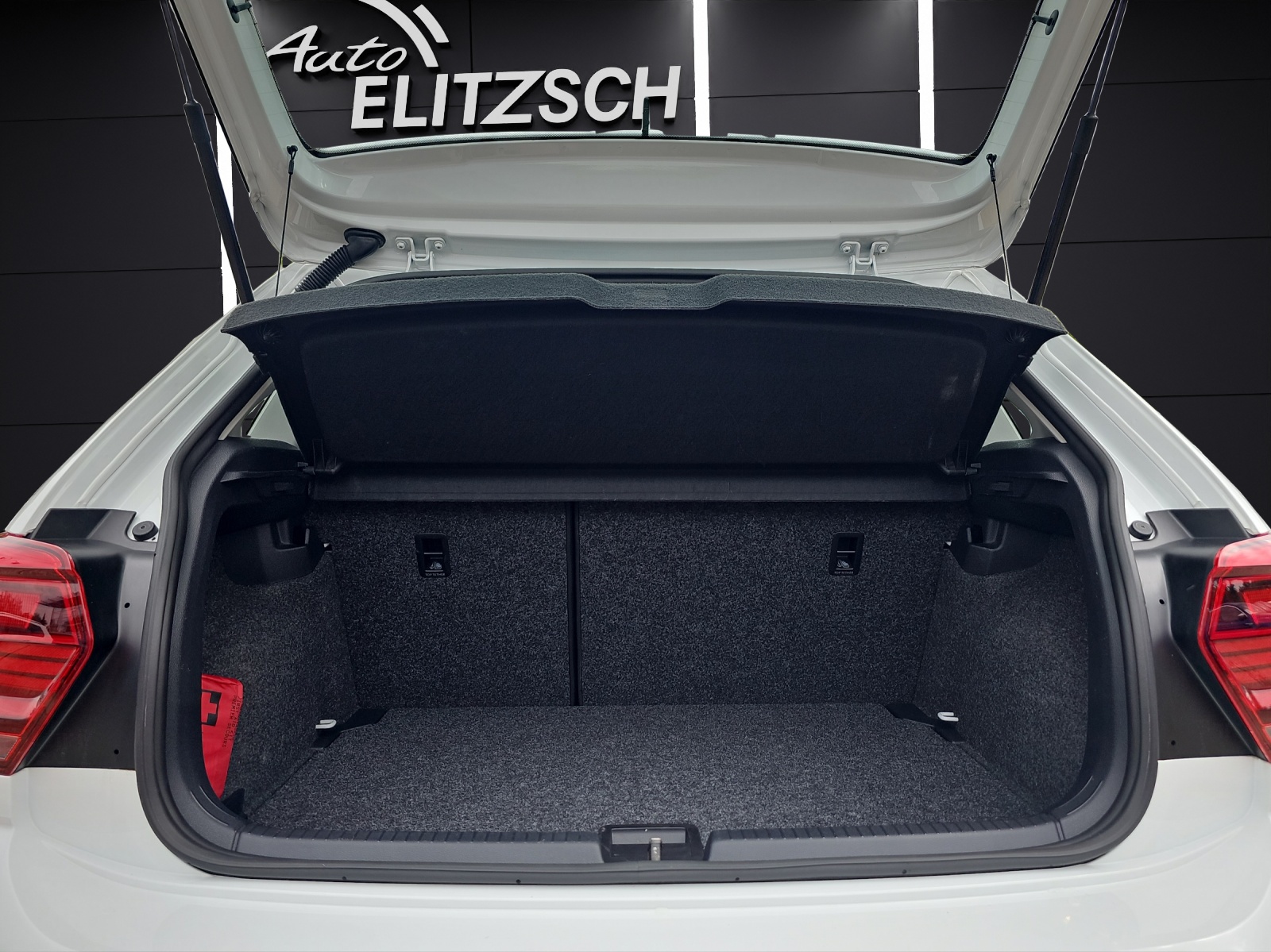 Fahrzeugabbildung Volkswagen Polo Comfortline SHZ PDC DAB+ WeConnect Klima