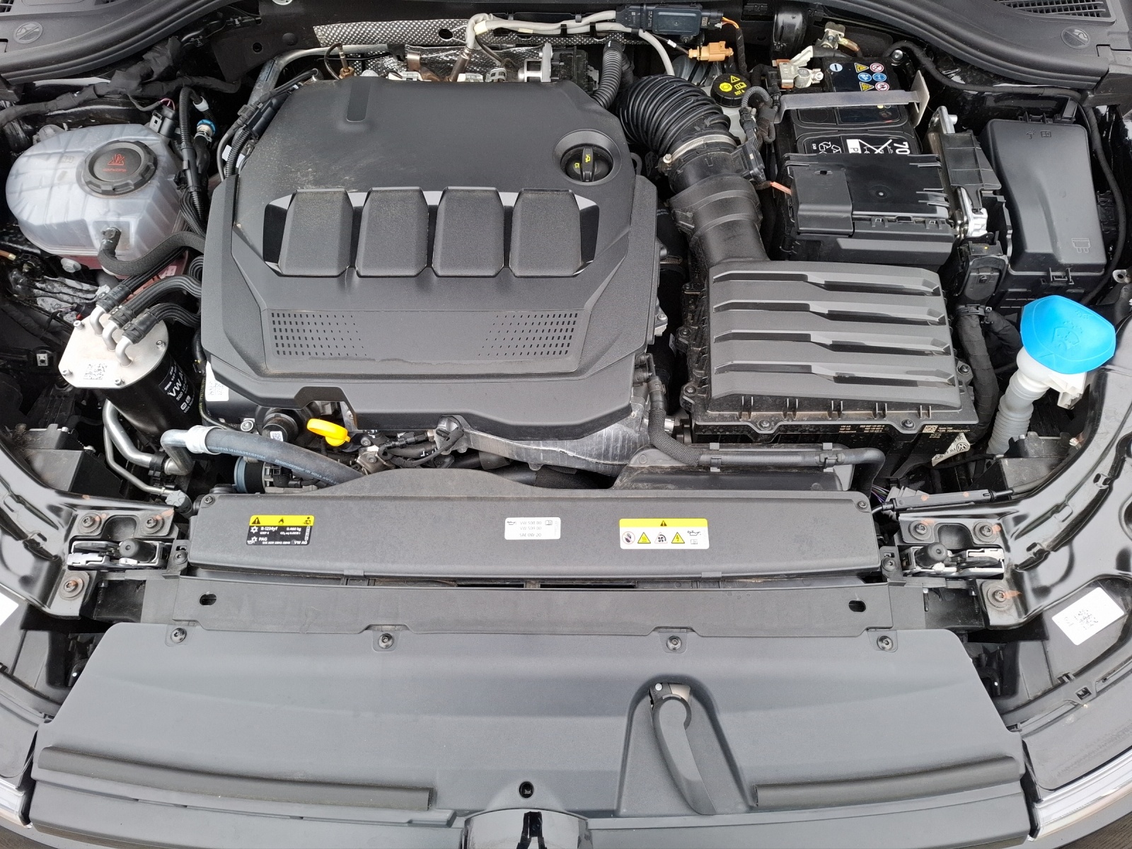 Fahrzeugabbildung Volkswagen Passat TDI Business DSG LED ACC AHK AID NAVI PDC SHZ LM