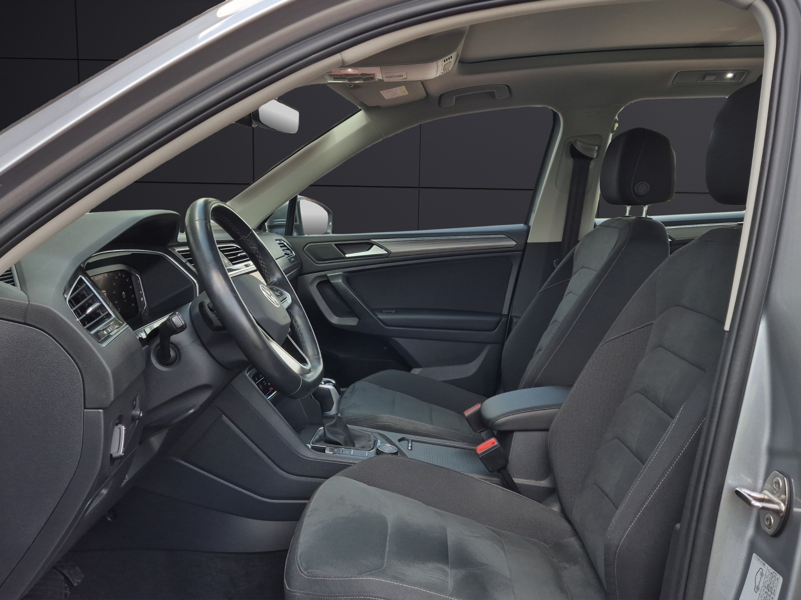 Fahrzeugabbildung Volkswagen Tiguan Allspace TSI Elegance DSG 4M Matrix Navi AID HUD Pano ACC RFK SH 19