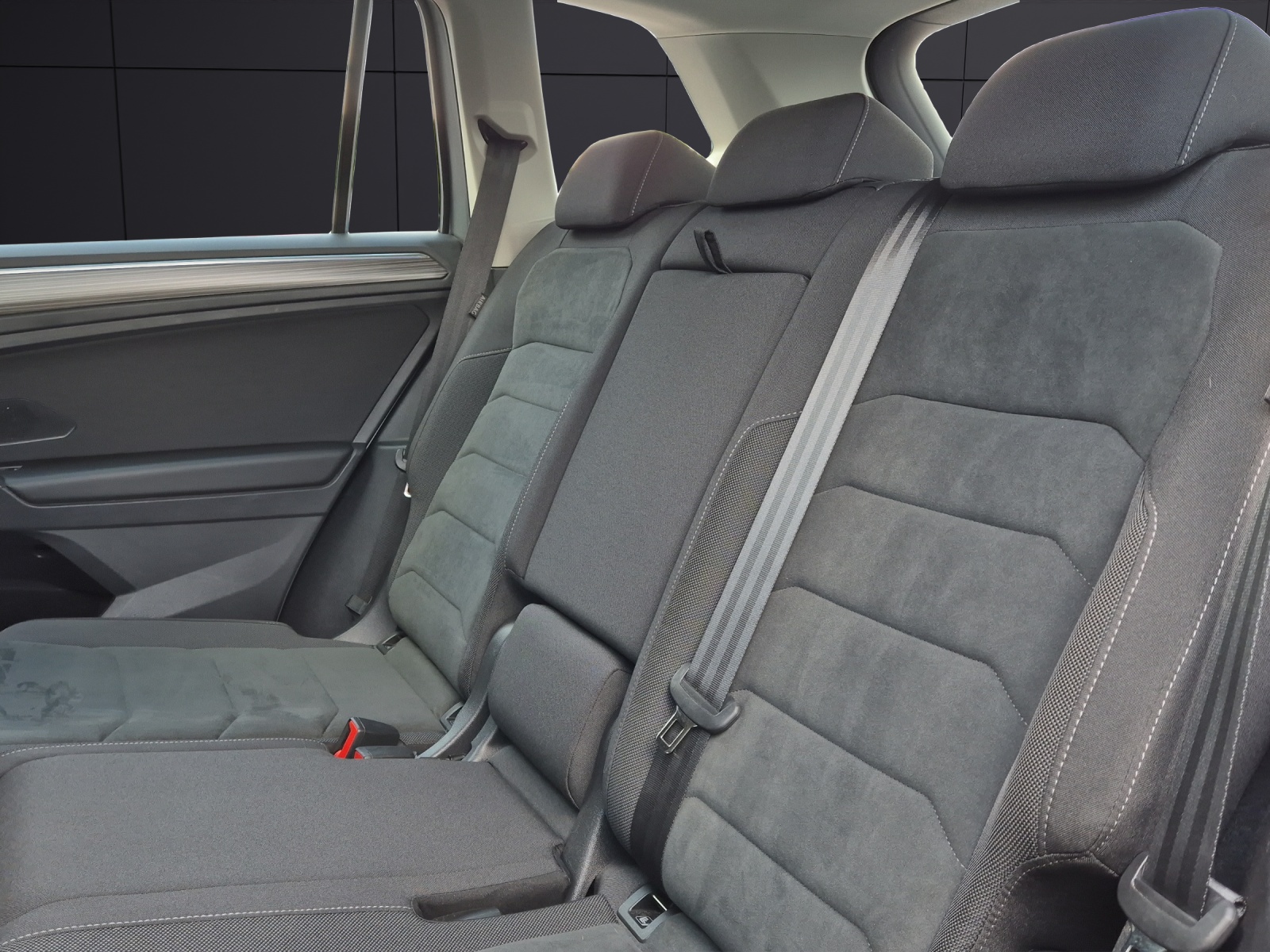 Fahrzeugabbildung Volkswagen Tiguan Allspace TSI Elegance DSG 4M Matrix Navi AID HUD Pano ACC RFK SH 19