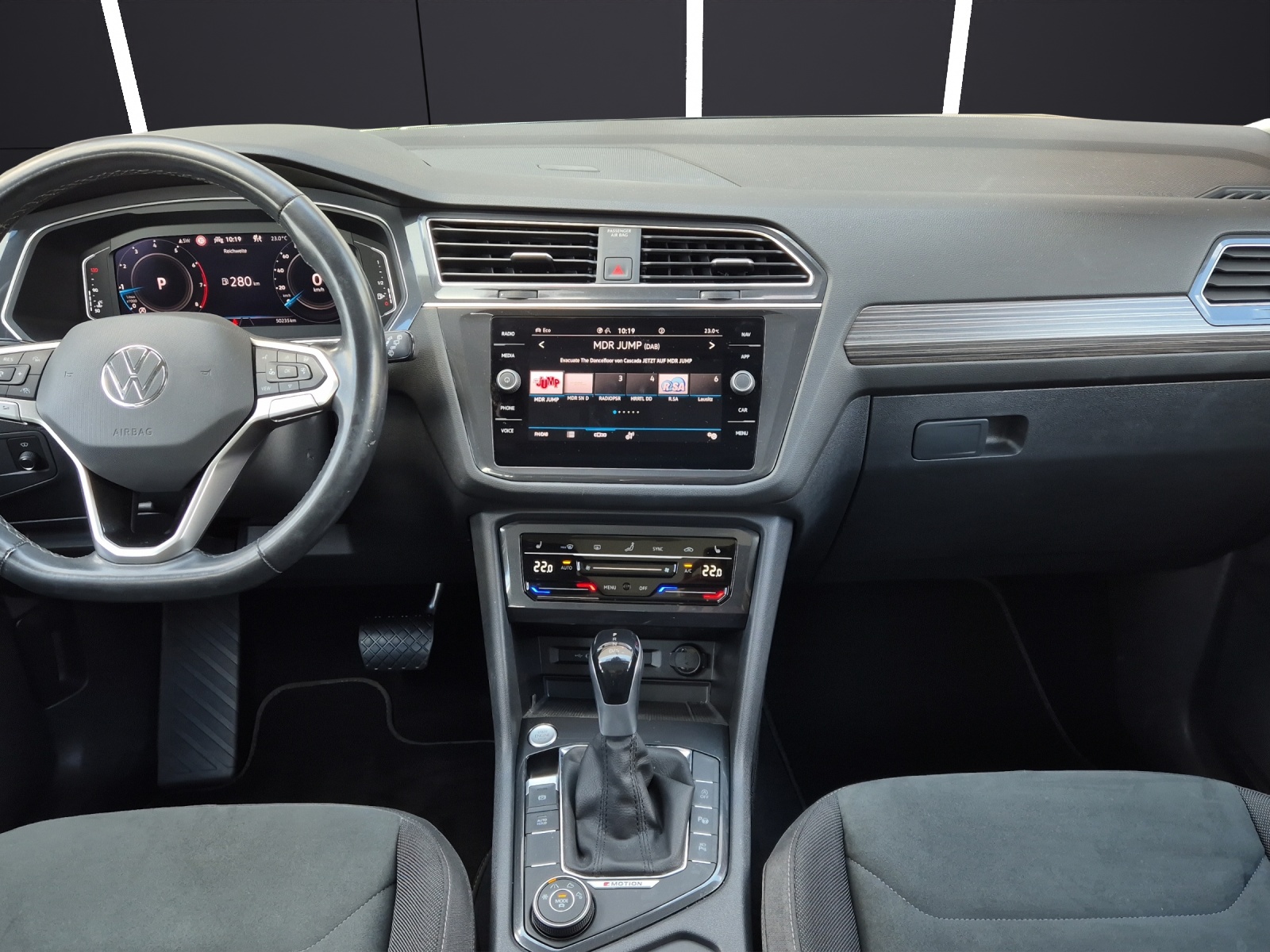 Fahrzeugabbildung Volkswagen Tiguan Allspace TSI Elegance DSG 4M Matrix Navi AID HUD Pano ACC RFK SH 19