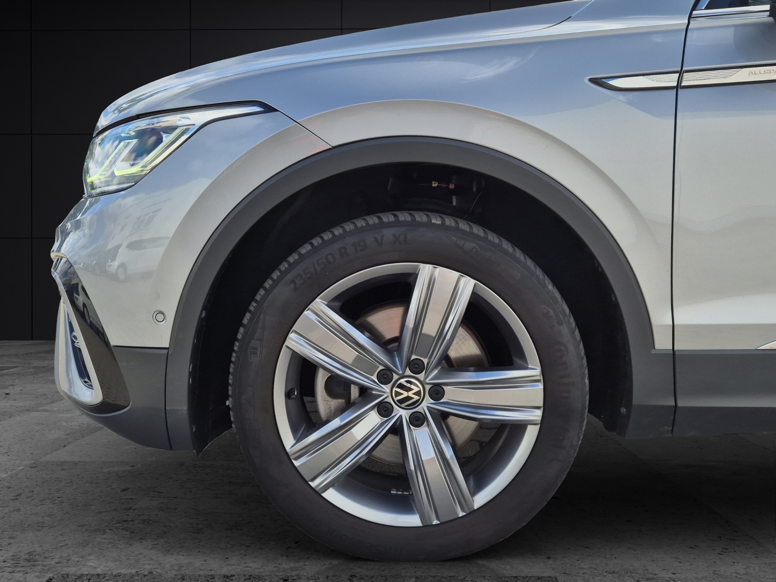 Fahrzeugabbildung Volkswagen Tiguan Allspace TSI Elegance DSG 4M Matrix Navi AID HUD Pano ACC RFK SH 19