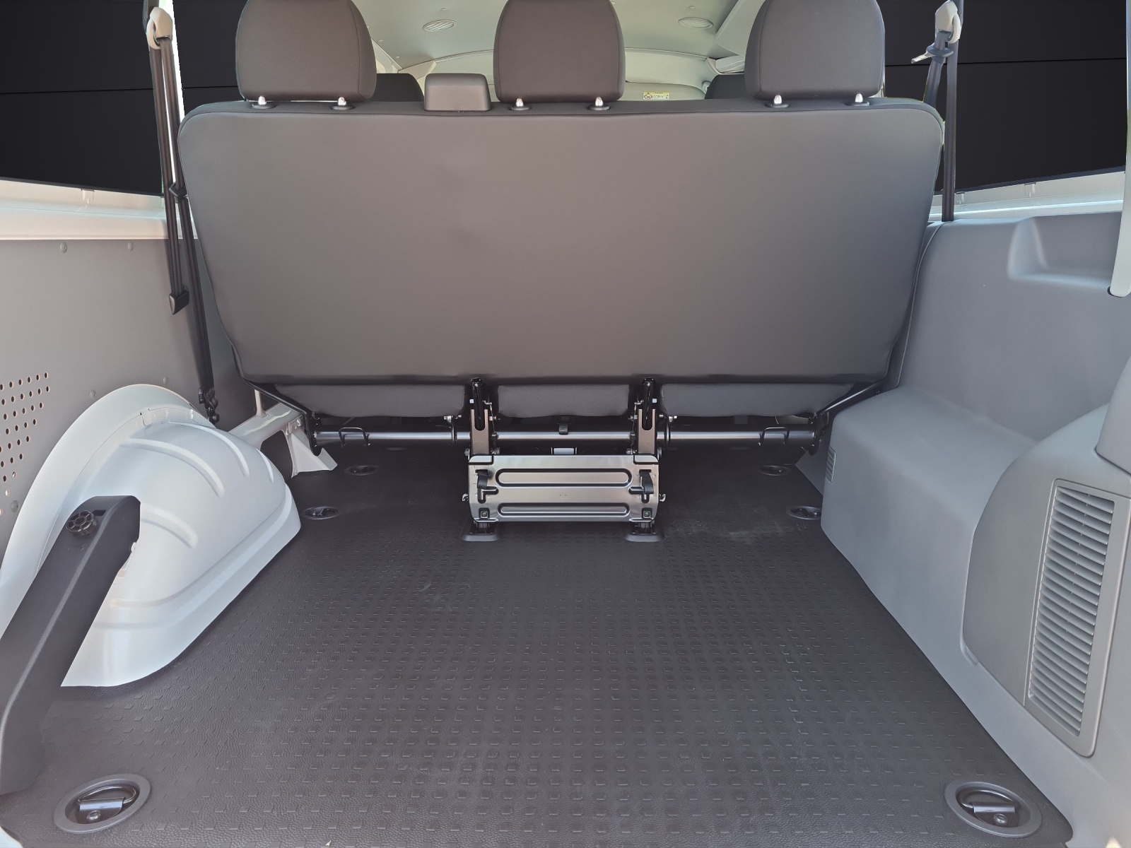 Fahrzeugabbildung Volkswagen T6 Kombi T6.1 TDI 9-Sitzer LR SITZH. PDC KLIMA