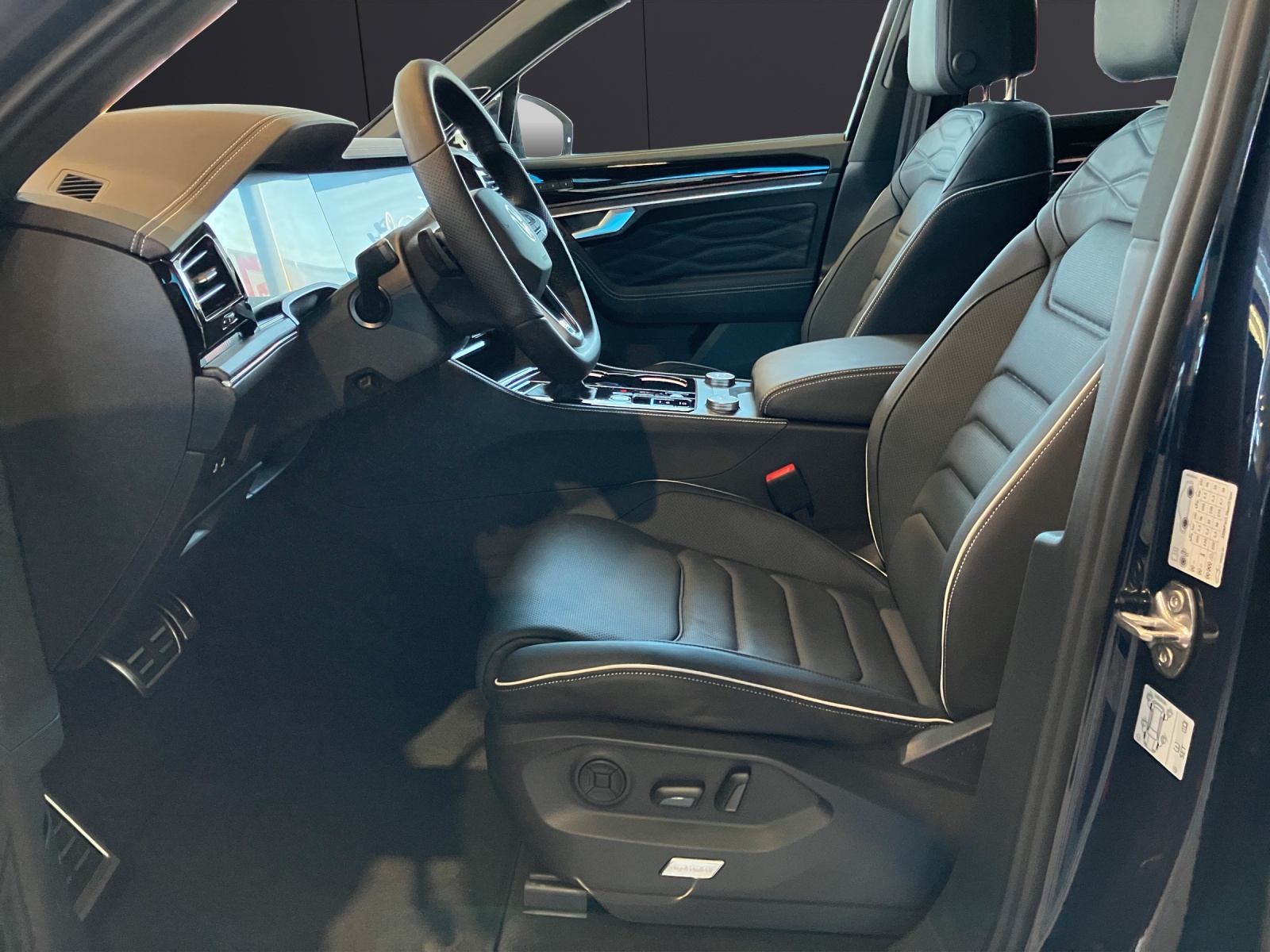 Fahrzeugabbildung Volkswagen Touareg R-Line Final Edition AHZV STANDH. DYNAUDIO