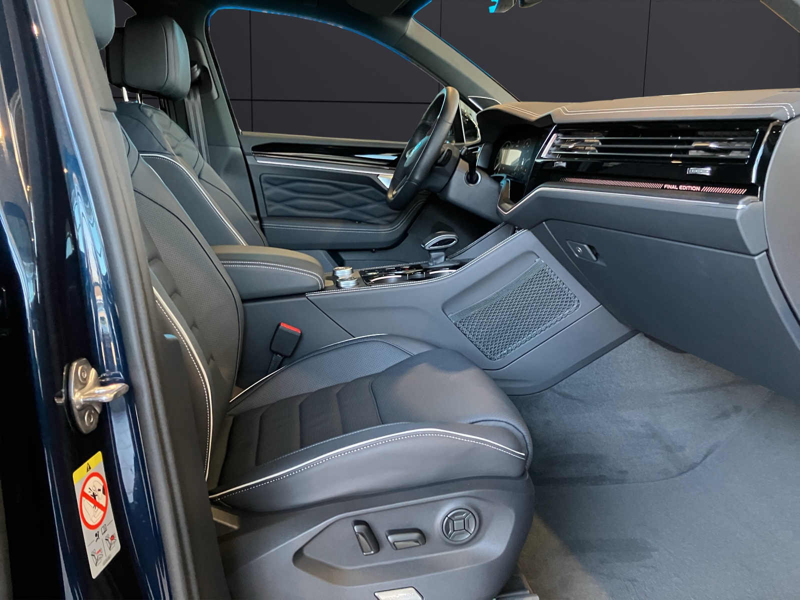 Fahrzeugabbildung Volkswagen Touareg R-Line Final Edition AHZV STANDH. DYNAUDIO